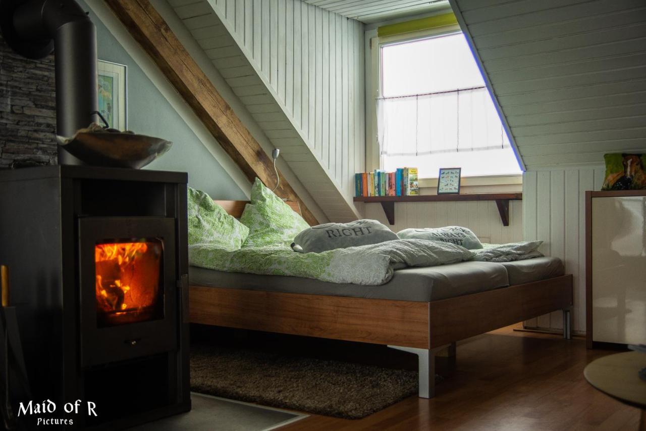 Hof Vierzehnender Im Hohen Venn - 70Qm Fachwerk-Studio - Grosses Wohn-Schlafzimmer Mit Dachterrasse Und Kaminofen - Separate Kueche - Perfekt Fuer Paare - Monschau - Eifel - Hunde Willkommen - Islandpferde Экстерьер фото